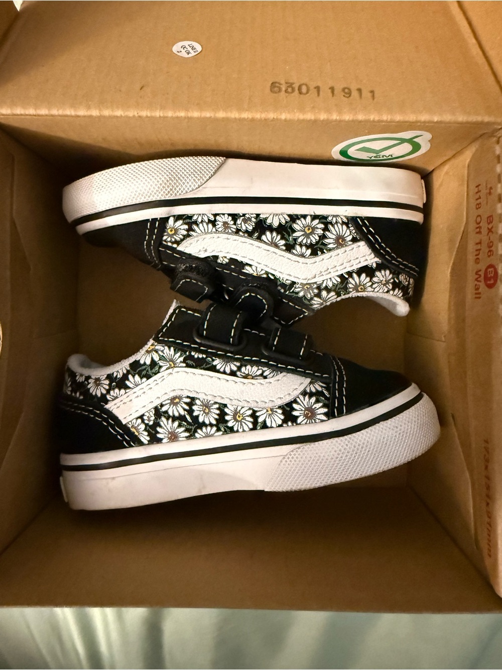Vans Kids Black Daisy Old Skool Sneakers with White Stripe